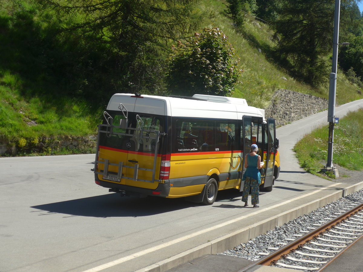 (218'468) - PostAuto Graub�nden - GR 102'312 - Mercedes am 5. Juli 2020 beim Bahnhof Guarda