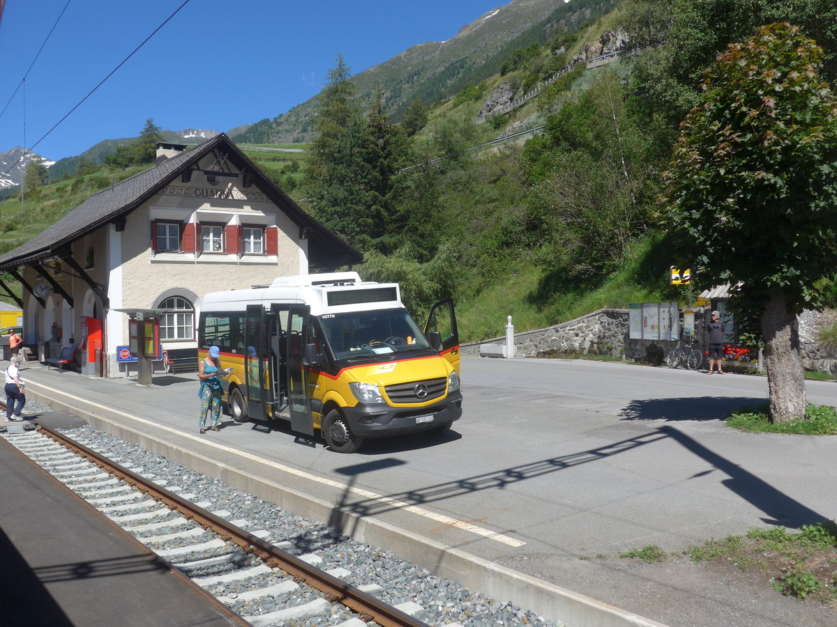 (218'469) - PostAuto Graub�nden - GR 102'312 - Mercedes am 5. Juli 2020 beim Bahnhof Guarda