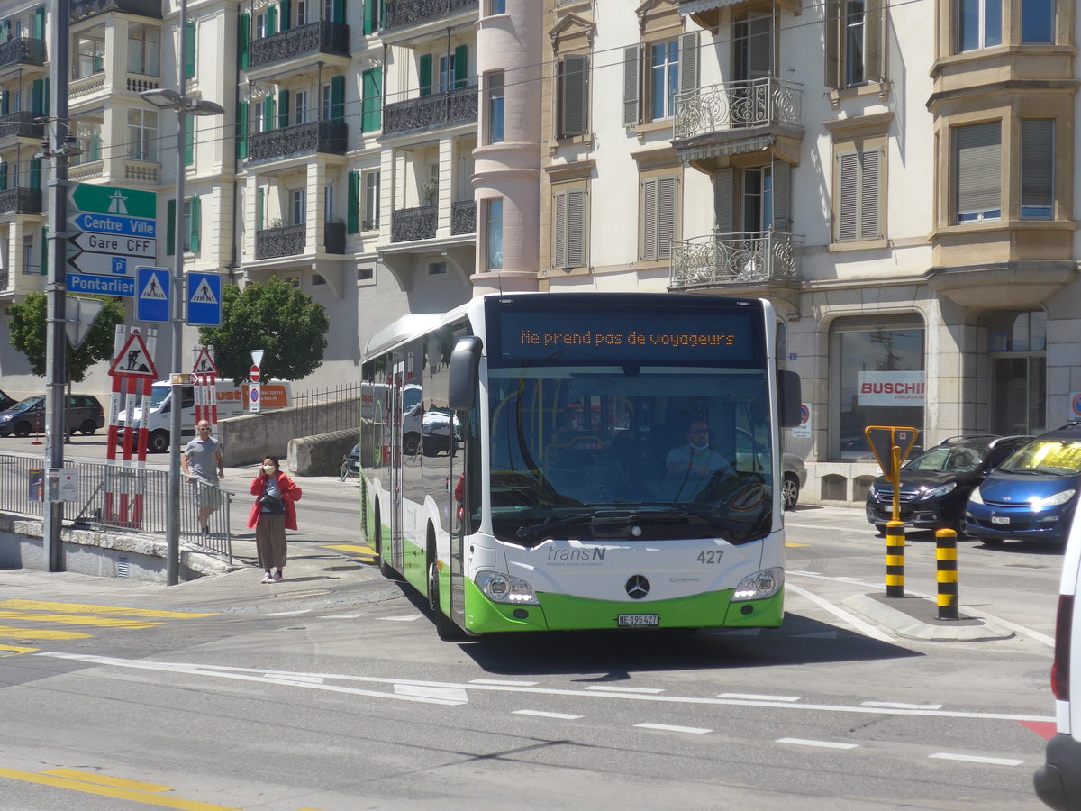 (218'543) - transN, La Chaux-de-Fonds - Nr. 427/NE 195'427 - Mercedes am 6. Juli 2020 beim Bahnhof Neuch�tel