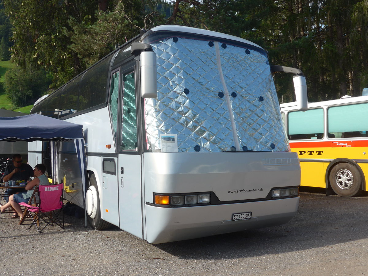 (219'687) - Berger, Lichtensteig - SG 130'303 - Neoplan (ex Schelbert, Einsiedeln; ex Beeler, Merlischachen) am 16. August 2020 in Gr�sch, Bergbahnen