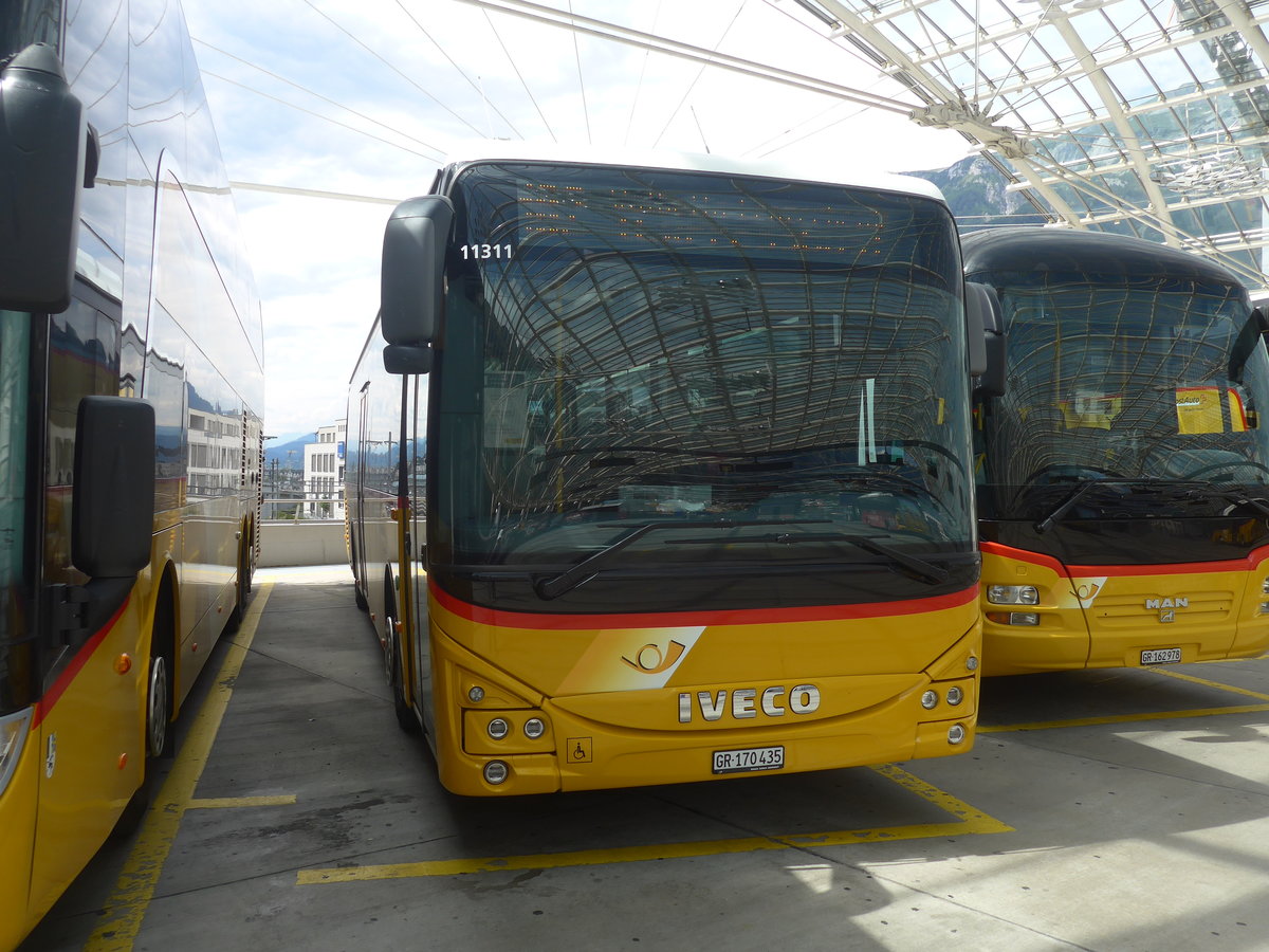 (219'801) - PostAuto Graub�nden - GR 170'435 - Iveco am 16. August 2020 in Chur, Postautostation