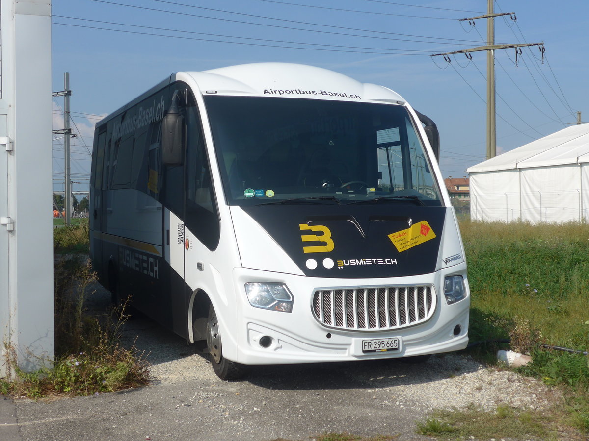(220'846) - Busmiete, M�nchenstein - FR 295'665 - Iveco/Sitcar am 20. September 2020 in Kerzers, Garage Edelline (Einsatz Airportbus)