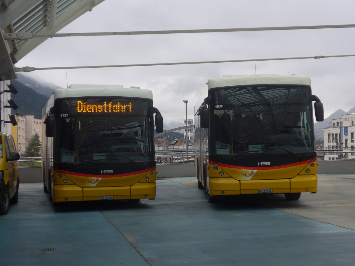 (221'451) - PostAuto Graub�nden - GR 85'630 + GR 69'102 - Scania/Hess am 26. September 2020 in Chur, Postautostation