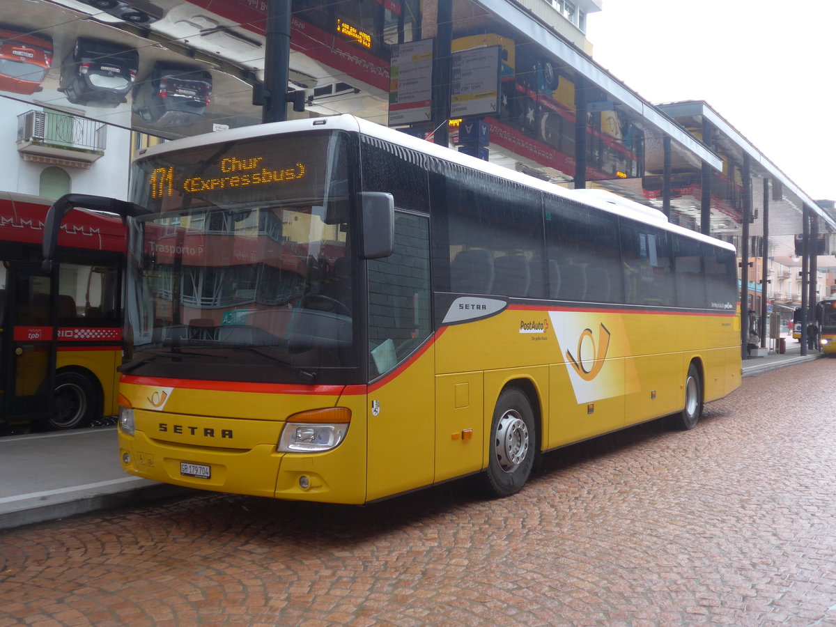 (222'513) - PostAuto Graub�nden - GR 179'704 - Setra am 23. Oktober 2020 beim Bahnhof Bellinzona