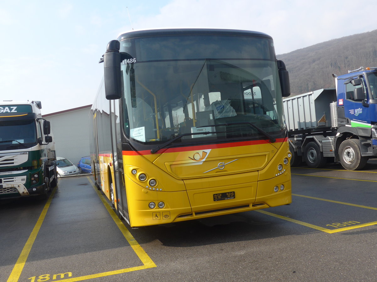 (224'012) - Lathion, Sion - PID 11'486 - Volvo am 7. M�rz 2021 in Cornaux, Truck Center