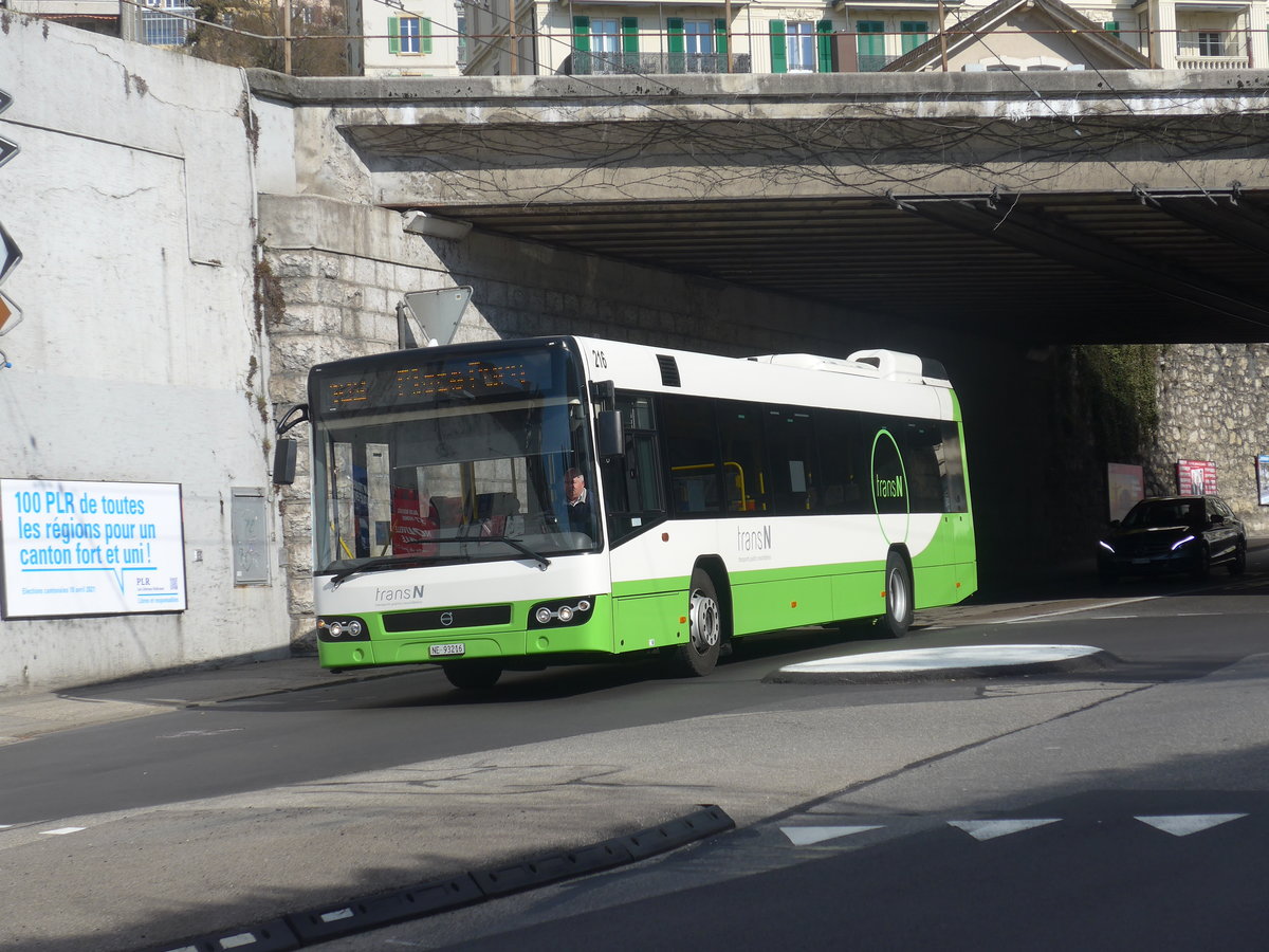 (224'243) - transN, La Chaux-de-Fonds - Nr. 216/NE 93'216 - Volvo (ex TN Neuch�tel Nr. 216) am 20. M�rz 2021 beim Bahnhof Neuch�tel