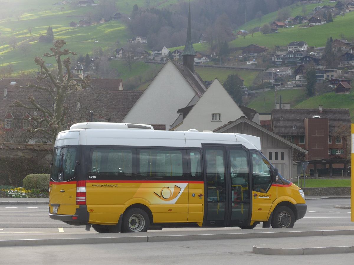 (224'478) - PostAuto Zentralschweiz - Nr. 37/OW 16'637 - Mercedes (ex PostAuto Ostschweiz) am 27. M�rz 2021 beim Bahnhof Sarnen