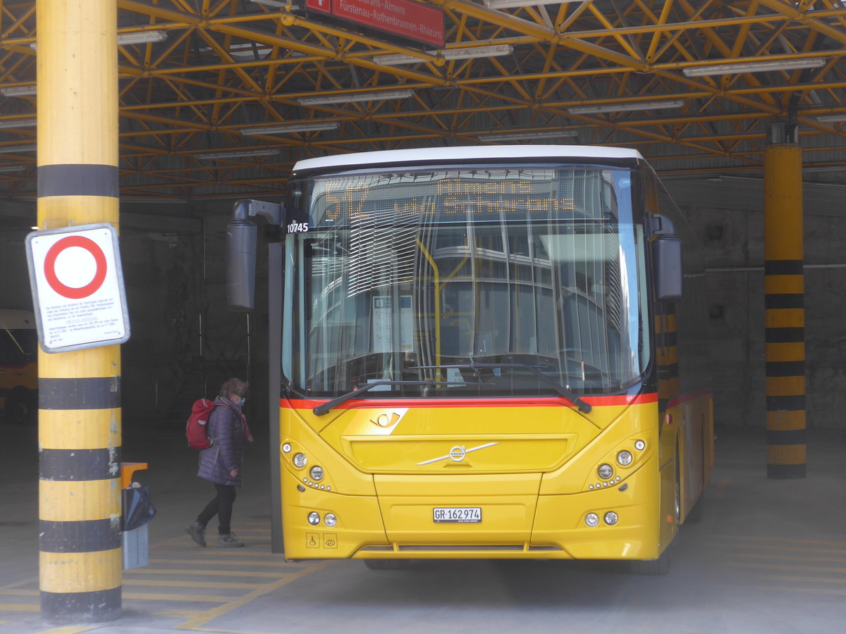 (224'518) - PostAuto Graub�nden - GR 162'974 - Volvo am 28. M�rz 2021 in Thusis, Postautostation
