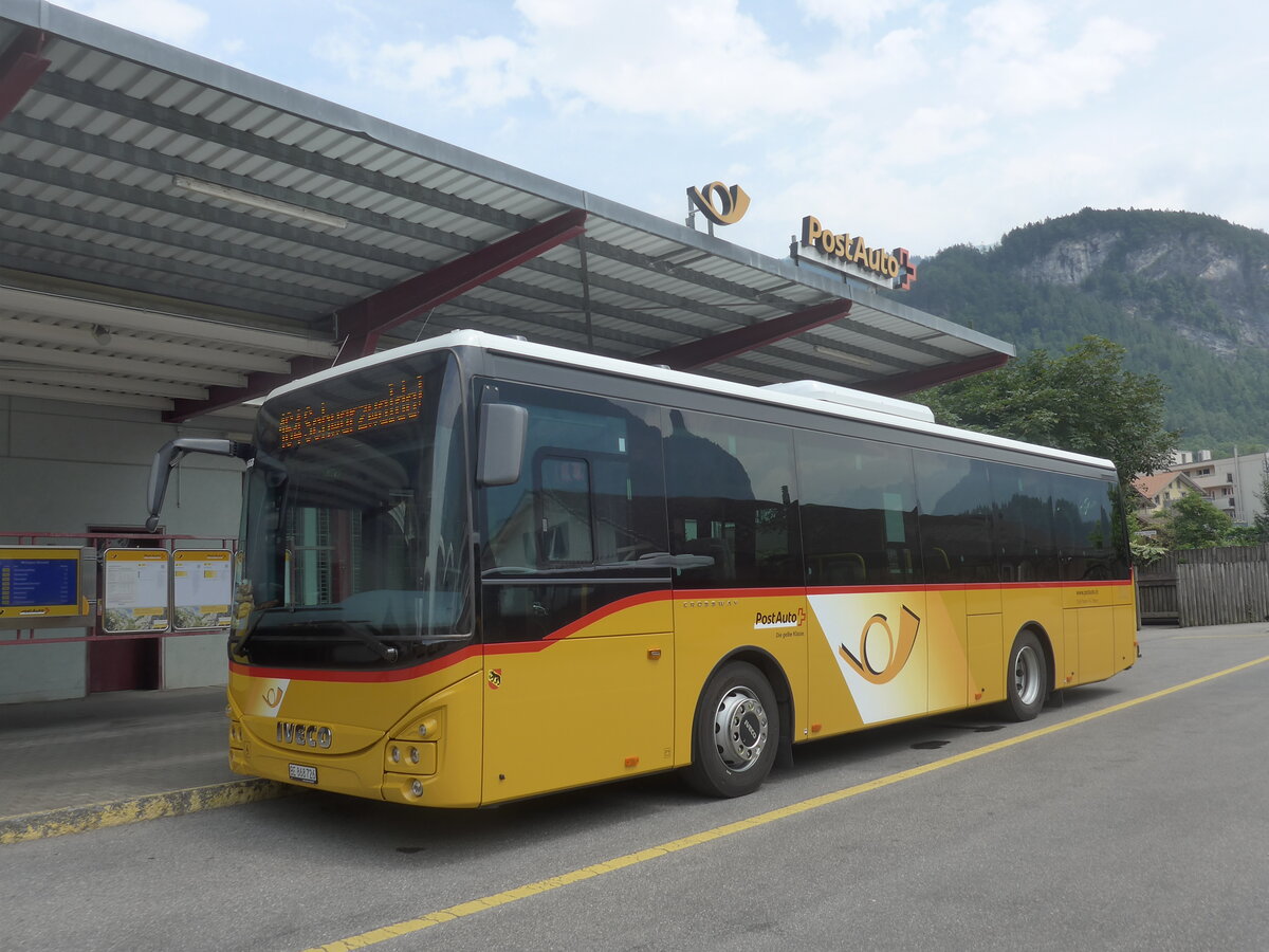(226'723) - Fl�ck, Brienz - Nr. 26/BE 868'724 - Iveco am 24. Juli 2021 in Meiringen, Postautostation