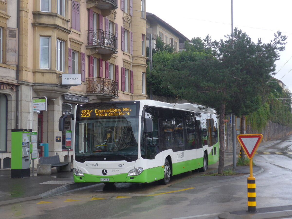 (226'937) - transN, La Chaux-de-Fonds - Nr. 424/NE 195'424 - Mercedes am 1. august 2021 beim Bahnhof Neuch�tel