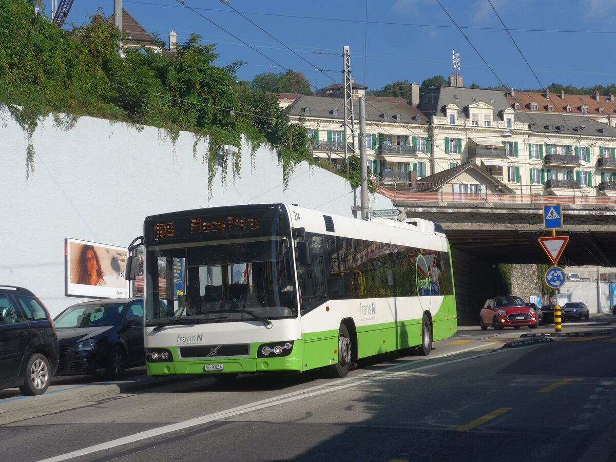 (228'076) - transN, La Chaux-de-Fonds - Nr. 214/NE 93'214 - Volvo (ex TN Neuch�tel Nr. 214) am 18. September 2021 in Neuch�tel, Avenue de la Gare