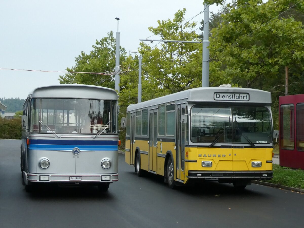 (228'384) - Borer, Neuhausen - SH 1''684 - Saurer/T�scher (ex Sch�ttler, D-K�ln; ex Braun, D-M�nster; ex Schmid, Hemishofen; ex Br�tsch, B�ttenhard; ex ASS Schleitheim Nr. 8) + Wanner, Schleitheim - SH 93 U - Saurer/Hess (Ruklic, Schaffhausen; ex VBSH Schaffhausen Nr. 40; ex VBSH Schaffhausen Nr. 19) am 26. September 2021 in Schaffhausen, Depot VBSH