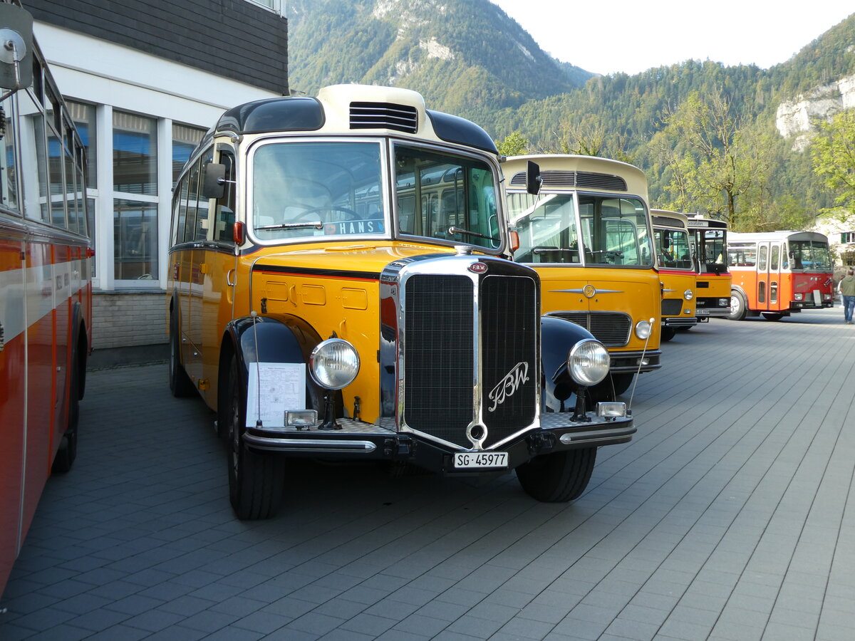 (228'499) - R�egg, R�ti - SG 45'977 - FBW/FHS (ex Kantonspolizei, Bern; ex P 23'180; ex P 2216) am 2. Oktober 2021 in N�fels, FBW-Museum