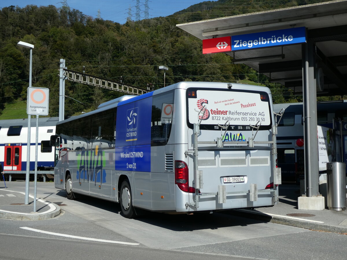 (228'598) - AWA Amden - Nr. 3/SG 39'003 - Setra am 2. Oktober 2021 beim Bahnhof Ziegelbr�cke