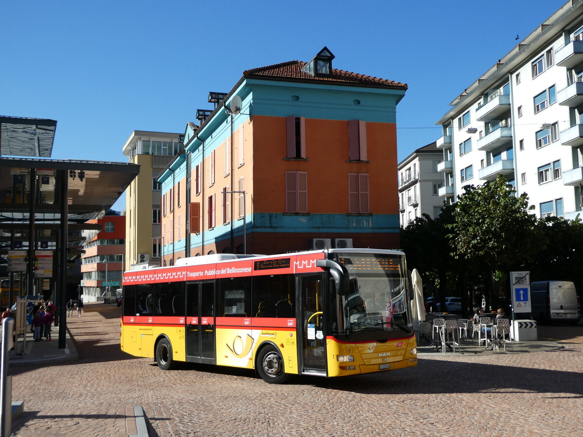 (229'133) - AutoPostale Ticino - TI 215'334 - MAN/G�ppel am 14. Oktober 2021 beim Bahnhof Bellinzona