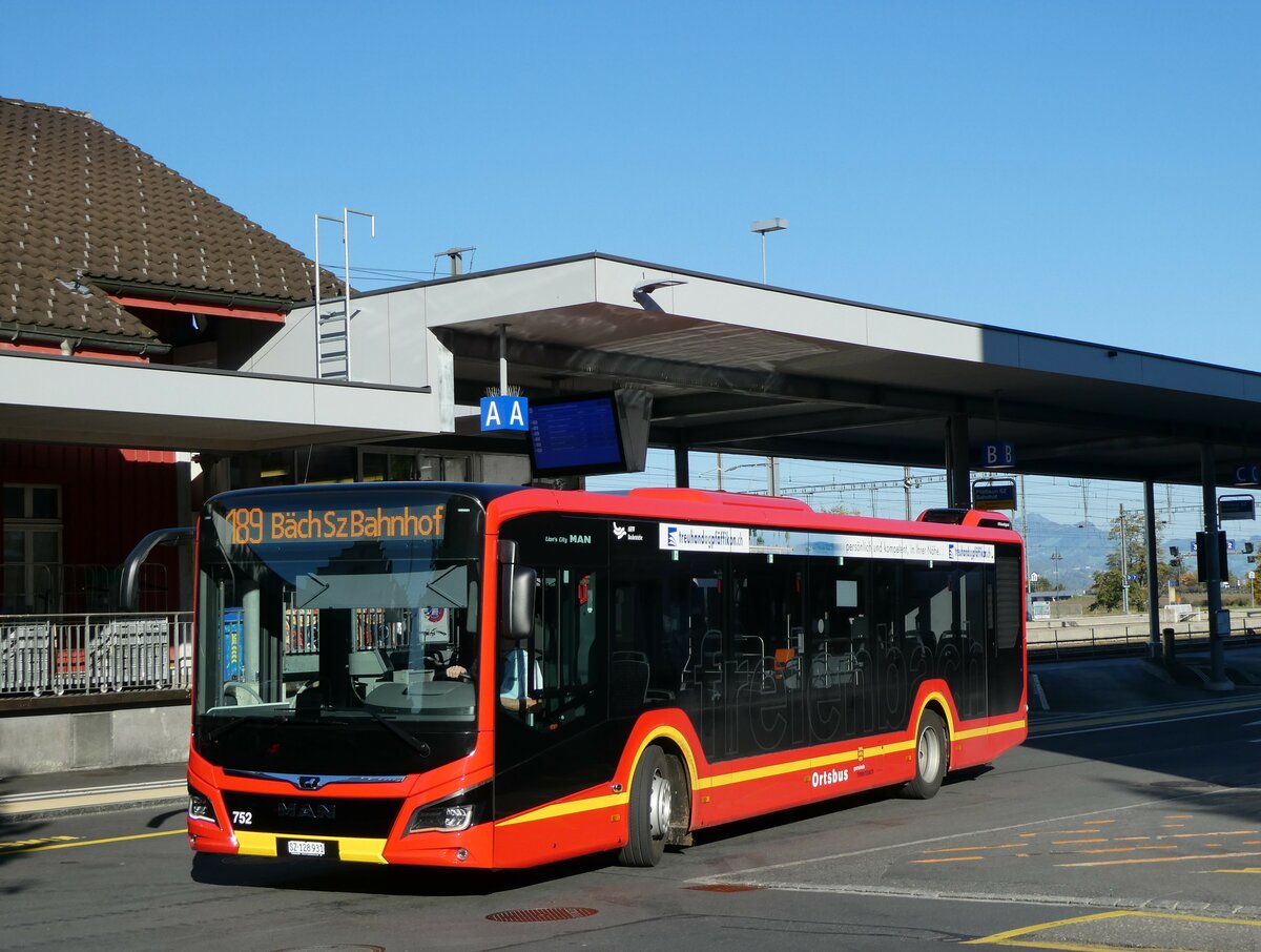 (229'801) - AHW Horgen - Nr. 752/SZ 128'931 - MAN am 23. Oktober 2021 beim Bahnhof Pf�ffikon