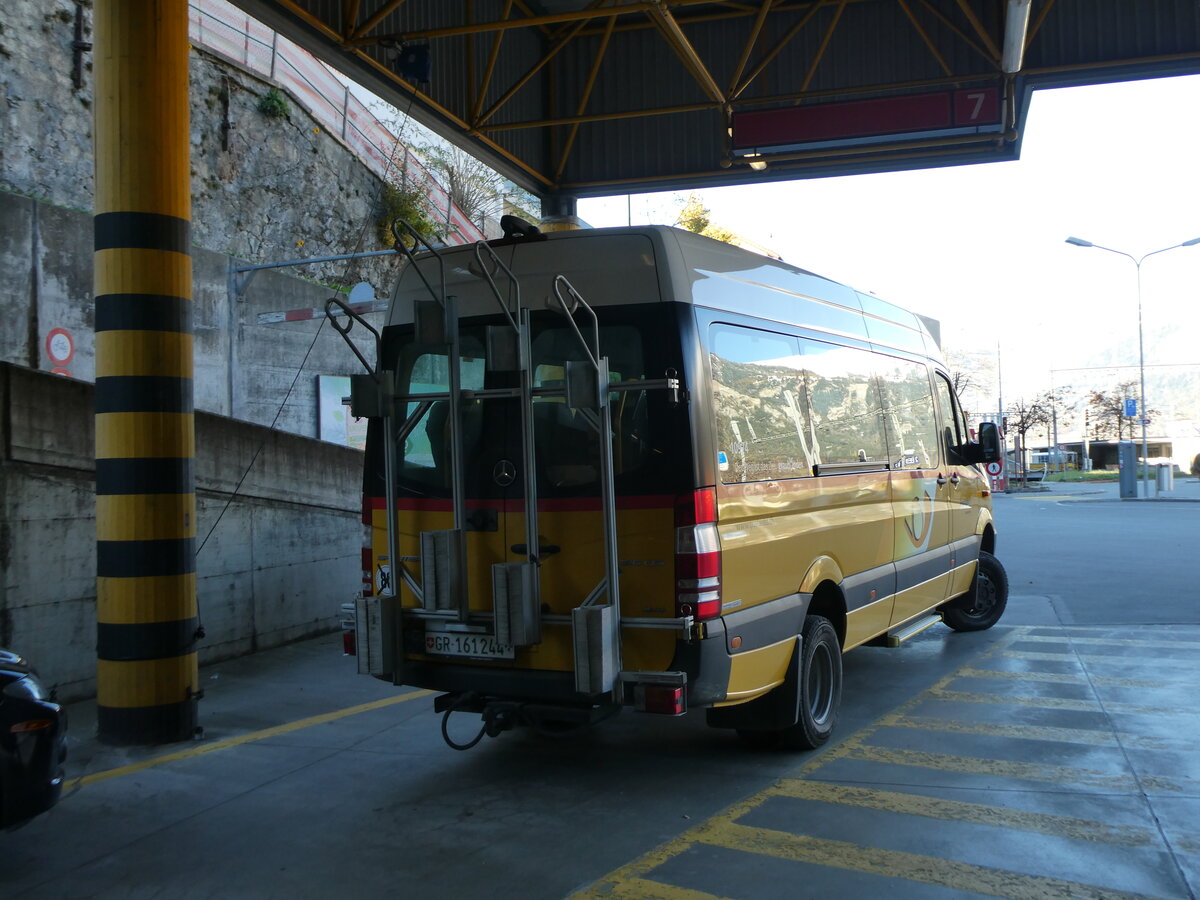 (230'044) - PostAuto Graub�nden - GR 161'244 - Mercedes am 6. November 2021 in Thusis, Postautostation