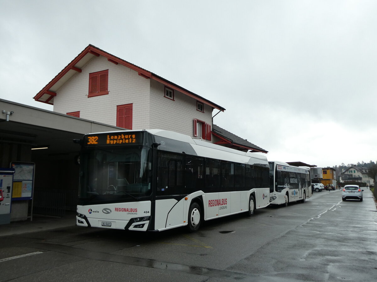(230'762) - Knecht, Windisch - Nr. 434/AG 6407 - Solaris am 14. November 2021 beim Bahnhof M�genwil