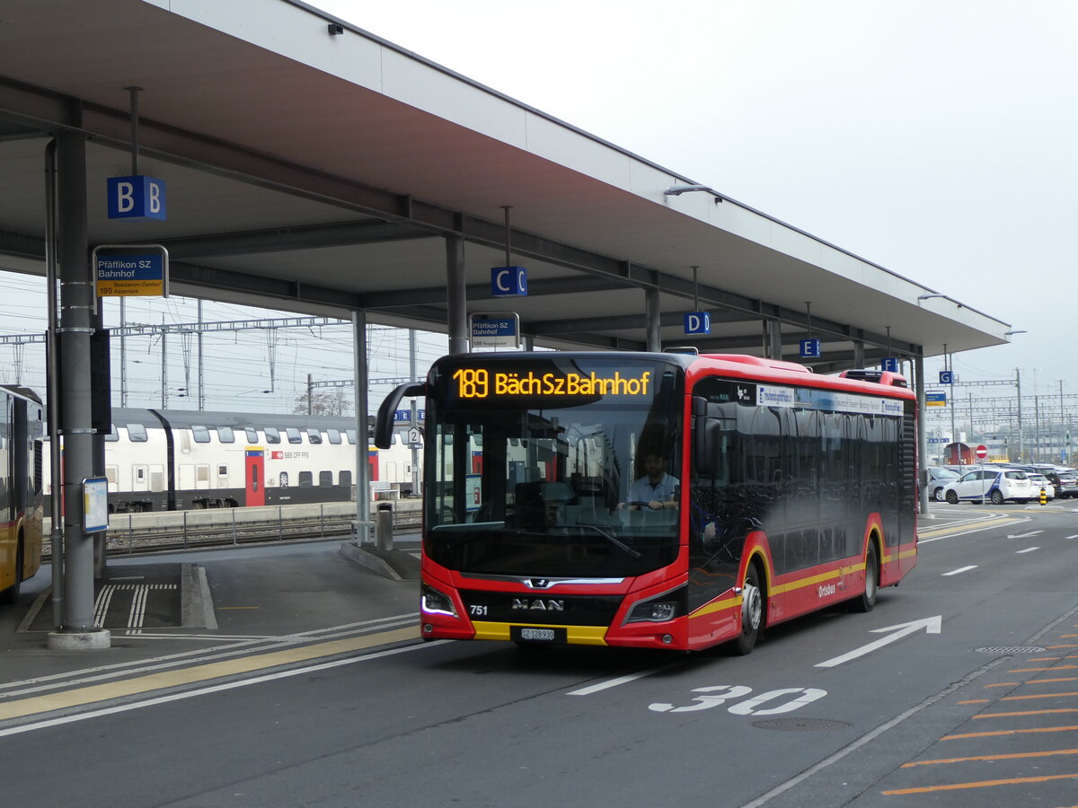 (230'866) - AHW Horgen - Nr. 751/SZ 128'930 - MAN am 21. November 2021 beim Bahnhof Pf�ffikon