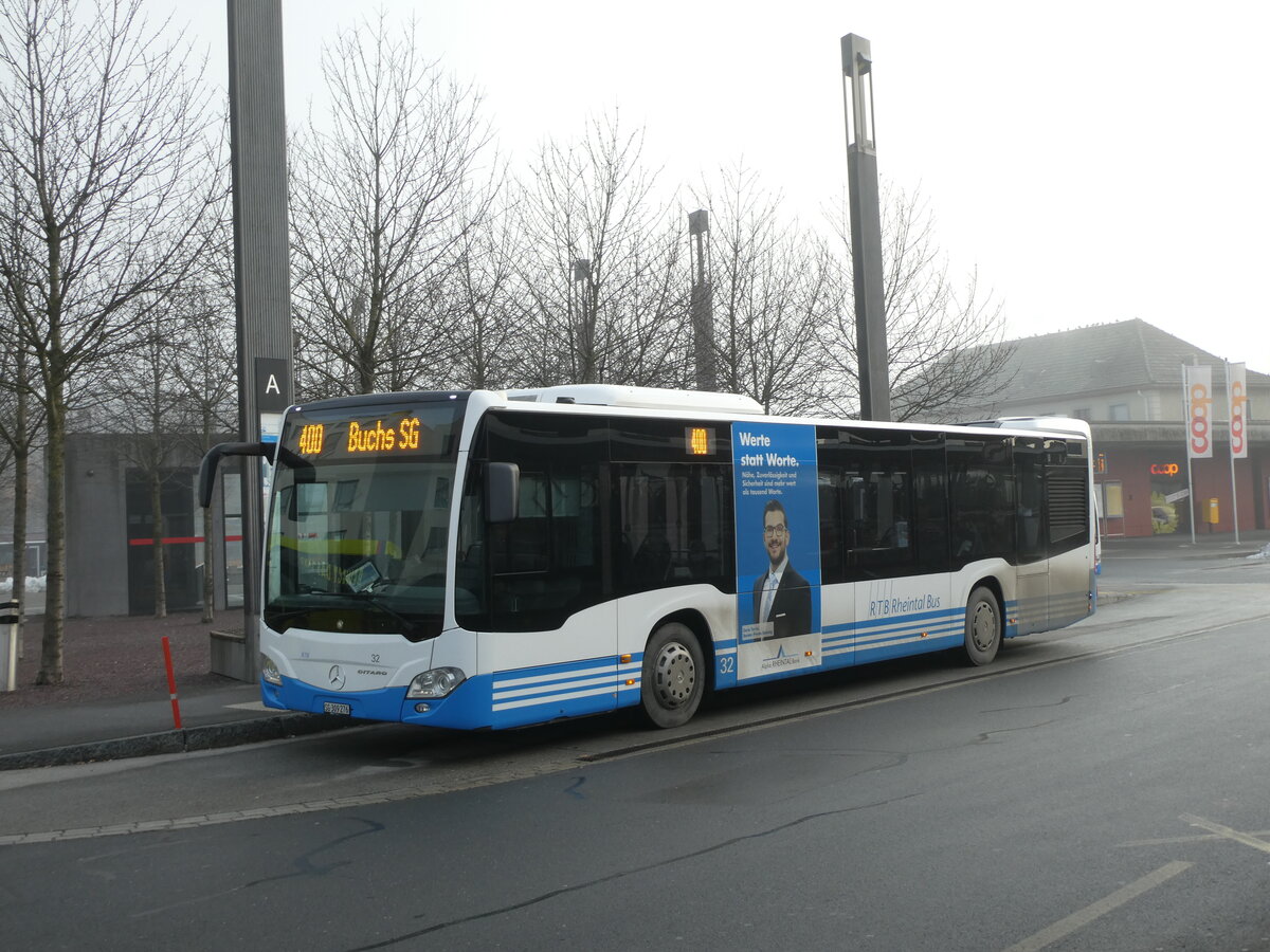 (231'280) - RTB Altst�tten - Nr. 32/SG 309'276 - Mercedes am 15. Dezember 2021 beim Bahnhof Sargans