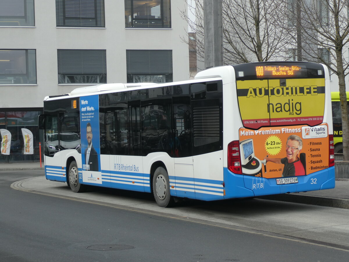 (231'339) - RTB Altst�tten - Nr. 32/SG 309'276 - Mercedes am 15. Dezember 2021 beim Bahnhof Sargans