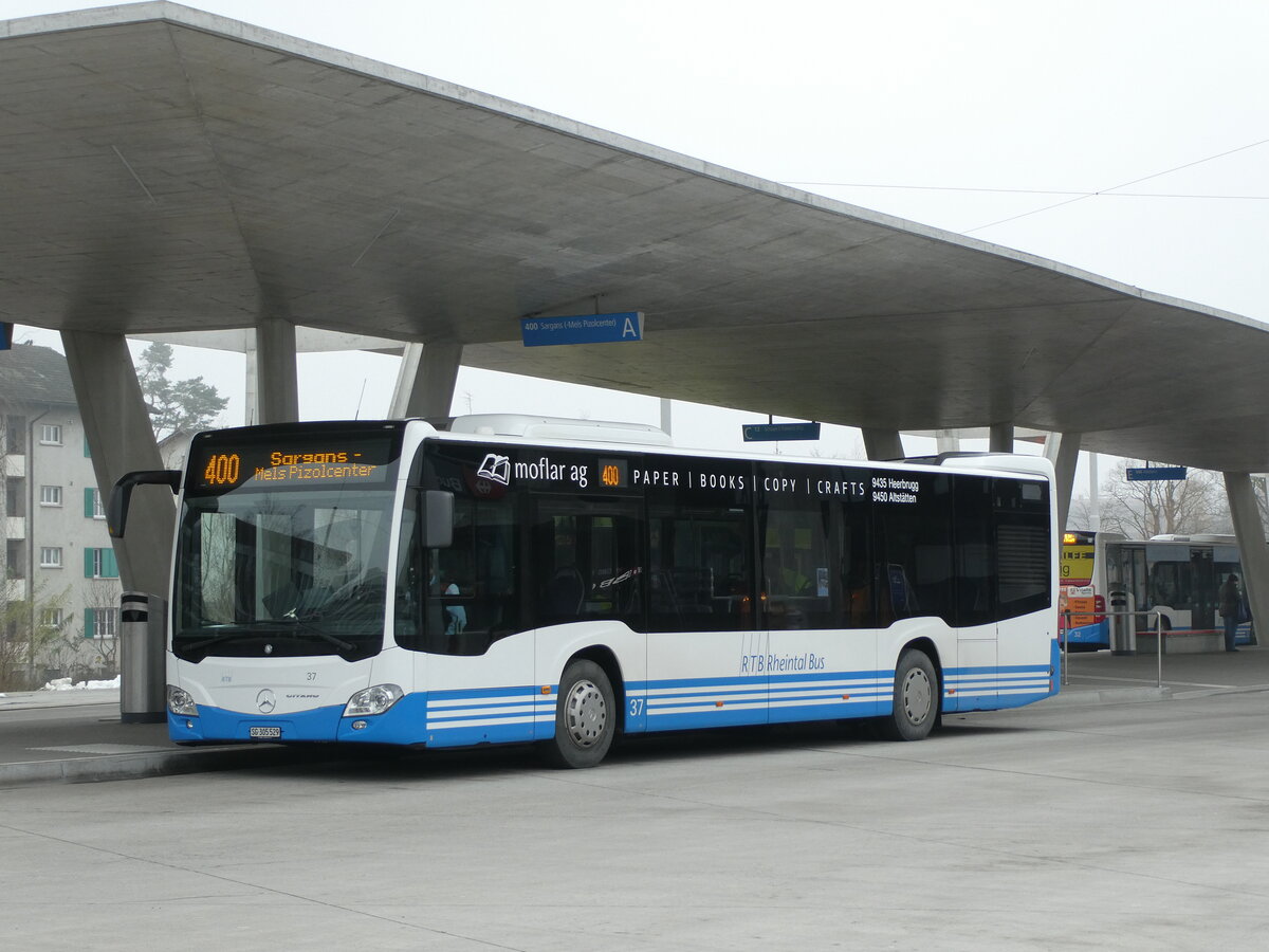 (231'346) - RTB Altst�tten - Nr. 37/SG 305'529 - Mercedes am 15. Dezember 2021 beim Bahnhof Buchs
