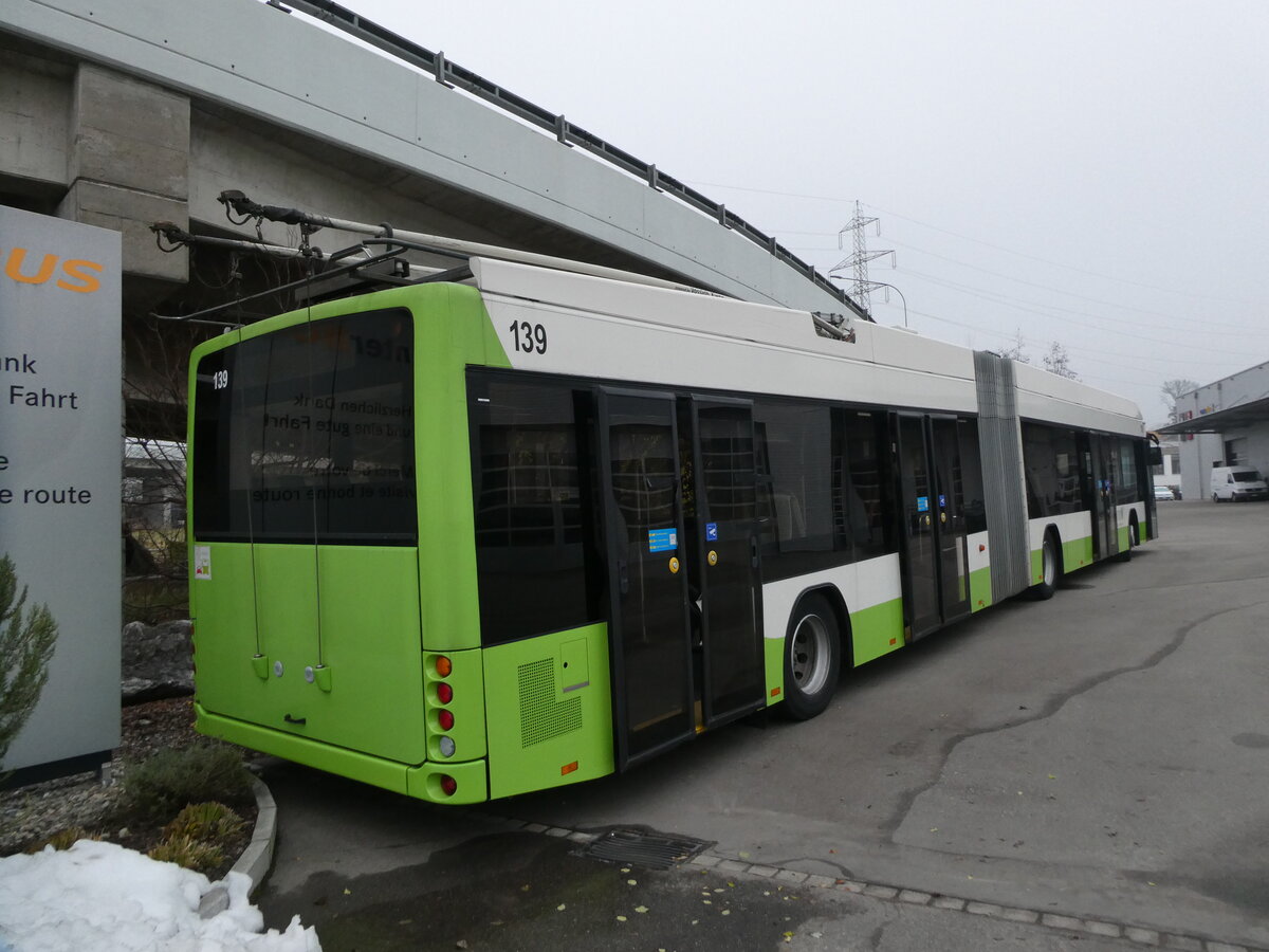(231'520) - transN, La Chaux-de-Fonds - Nr. 139 - Hess/Hess Gelenktrolleybus (ex TN Neuch�tel Nr. 139) am 19. Dezember 2021 in Kerzers, Interbus