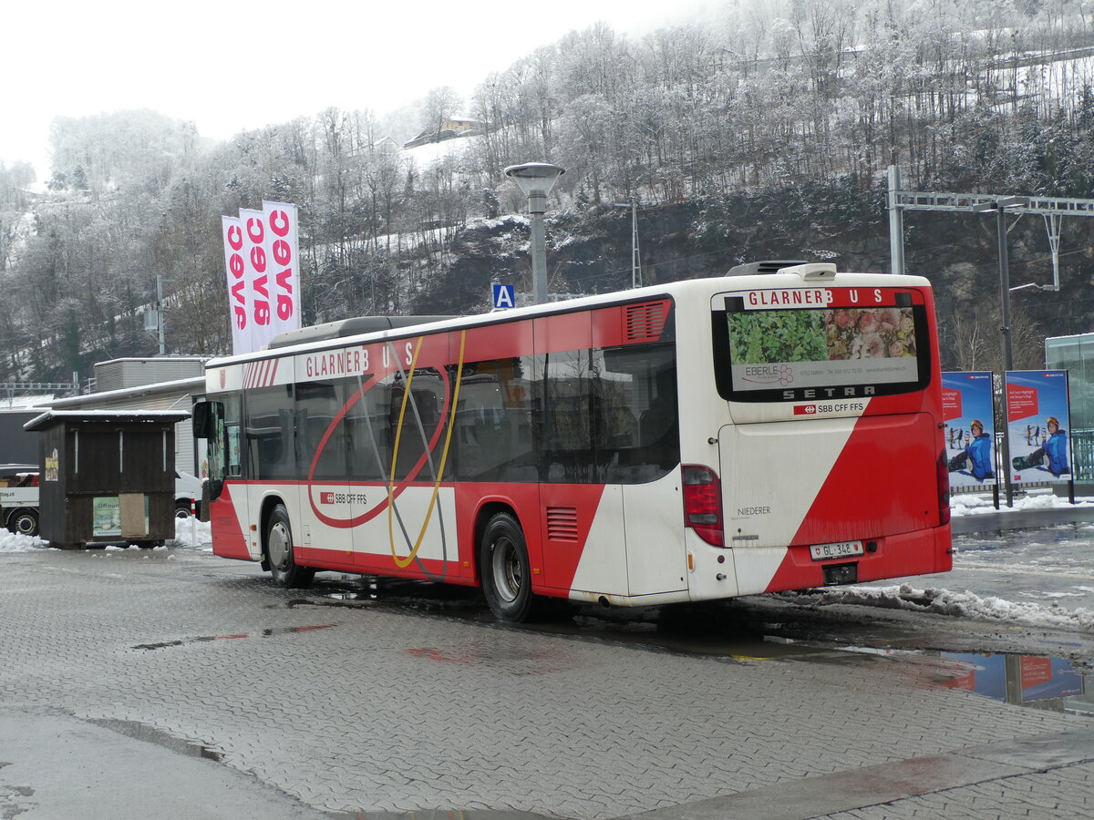 (231'974) - Niederer, Filzbach - Nr. 26/GL 348 - Setra am 10. Januar 2022 beim Bahnhof N�fels-Mollis