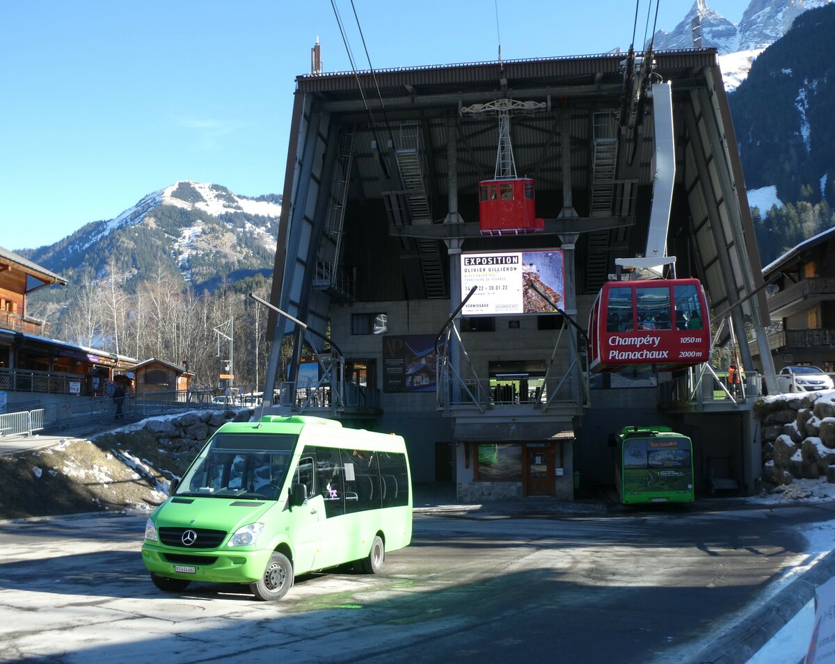 (232'466) - TPC Aigle - Nr. 453/VS 414'462 - Mercedes am 29. Januar 2022 beim Bahnhof Champ�ry