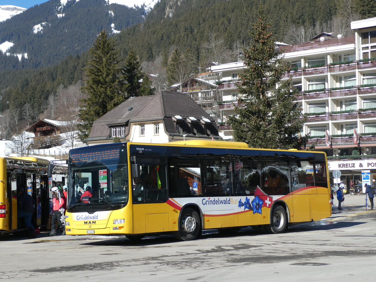(232'827) - Grindelwaldbus, Grindelwald - Nr. 19/BE 363'305 - MAN/G�ppel am 13. Februar 2022 beim Bahnhof Grindelwald