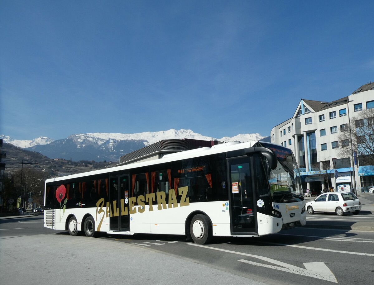 (233'428) - Ballestraz, Gr�ne - VS 332'330 - VDL am 7. M�rz 2022 beim Bahnhof Sion