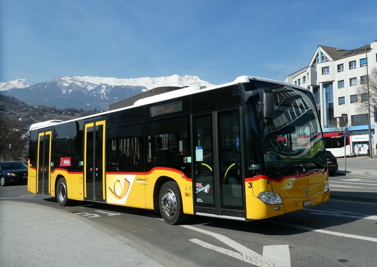 (233'438) - PostAuto Wallis - Nr. 3/VS 414'345 - Mercedes am 7. M�rz 2022 beim Bahnhof Sion