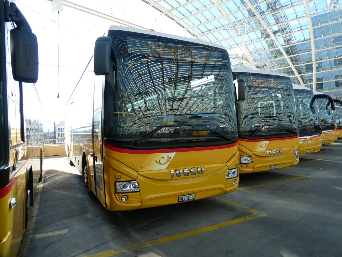 (233'605) - TpM, Mesocco - Nr. 13/GR 108'013 - Iveco am 9. M�rz 2022 in Chur, Postautostation