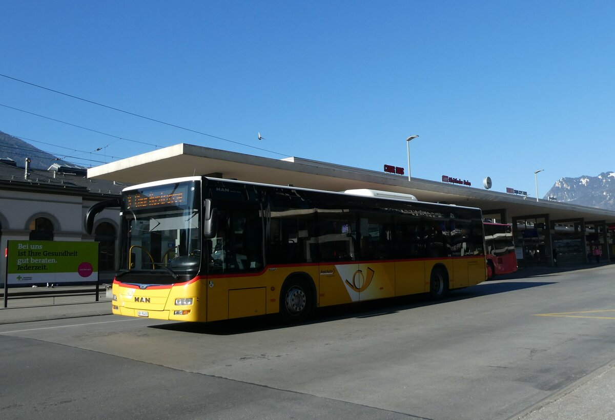 (233'612) - D�nser, Trimmis - GR 95'435 - MAN am 9. M�rz 2022 beim Bahnhof Chur