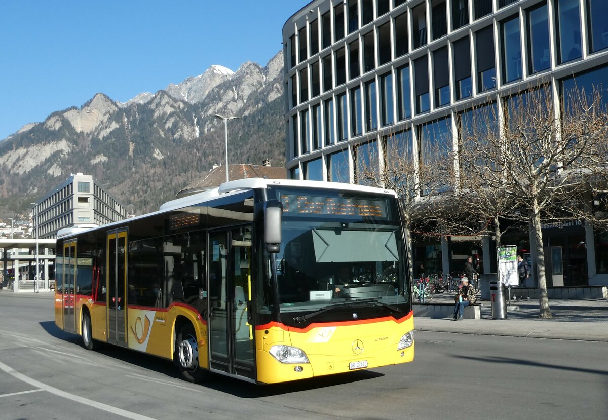 (233'616) - D�nser, Trimmis - GR 27'692 - Mercedes am 9. M�rz 2022 beim Bahnhof Chur