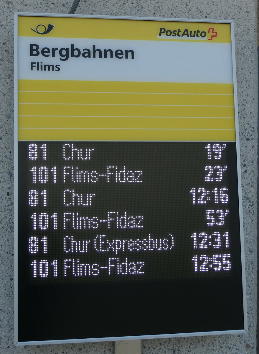 (233'765) - PostAuto-Infobildschirm am 11. M�rz 2022 in Flims, Bergbahnen