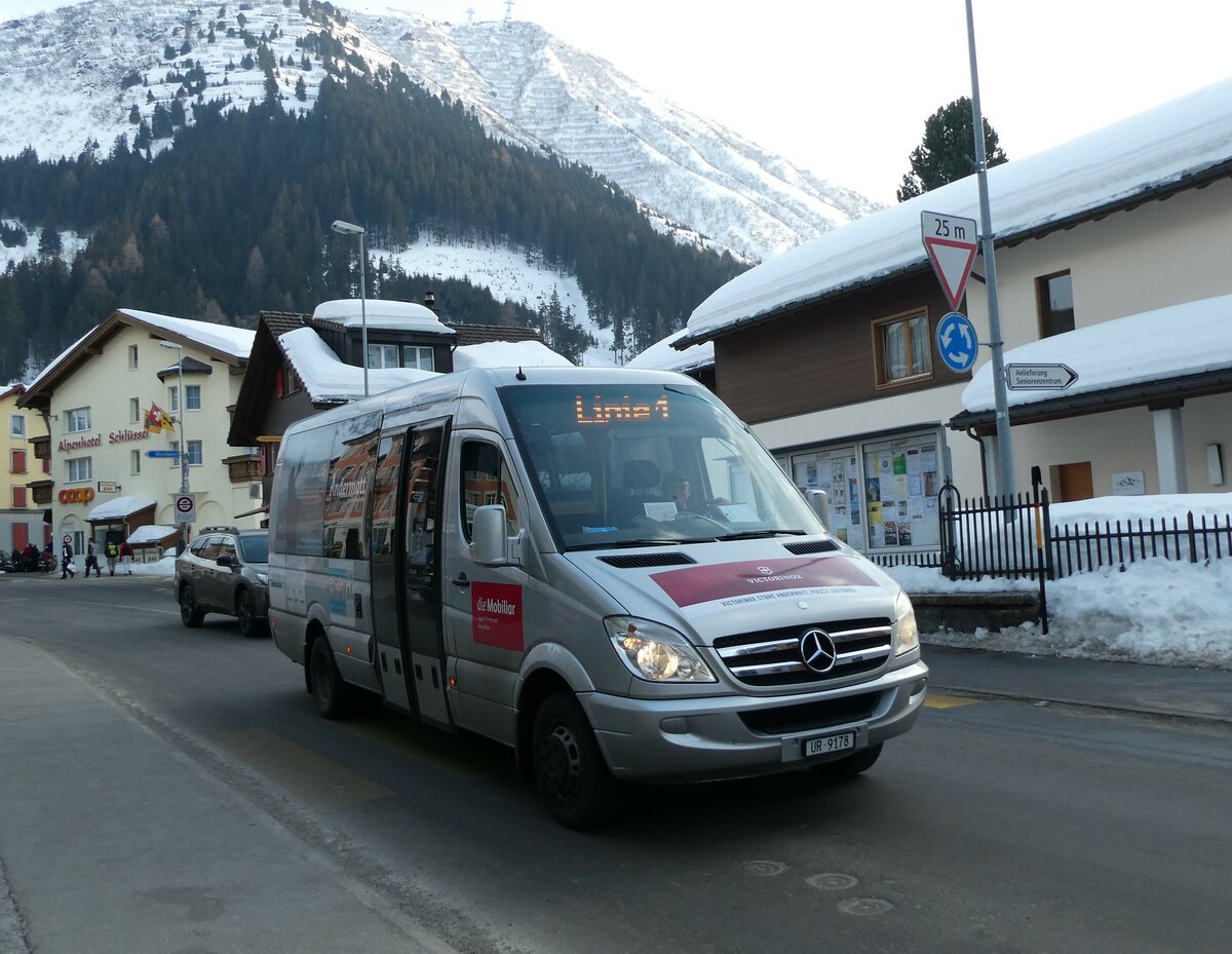 (233'818) - Andermatt-Urserntal Tourismus, Andermatt - UR 9178 - Mercedes am 11. M�rz 2022 in Andermatt, Poststrasse