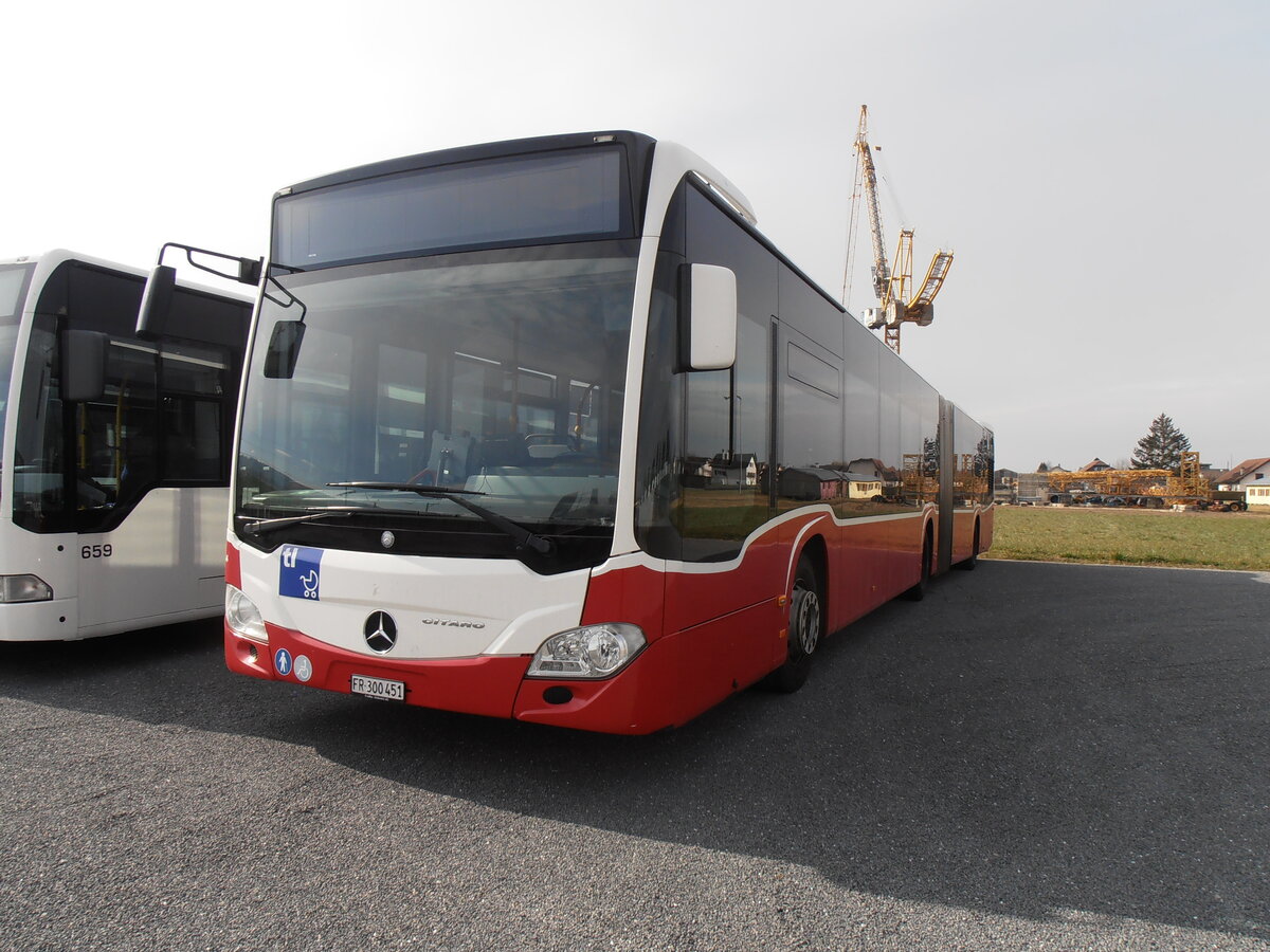 (233'883) - Intertours, Domdidier - FR 300'451 - Mercedes (ex A-Wien) am 13. M�rz 2022 in Domdidier, Garage (Einsatz TL)