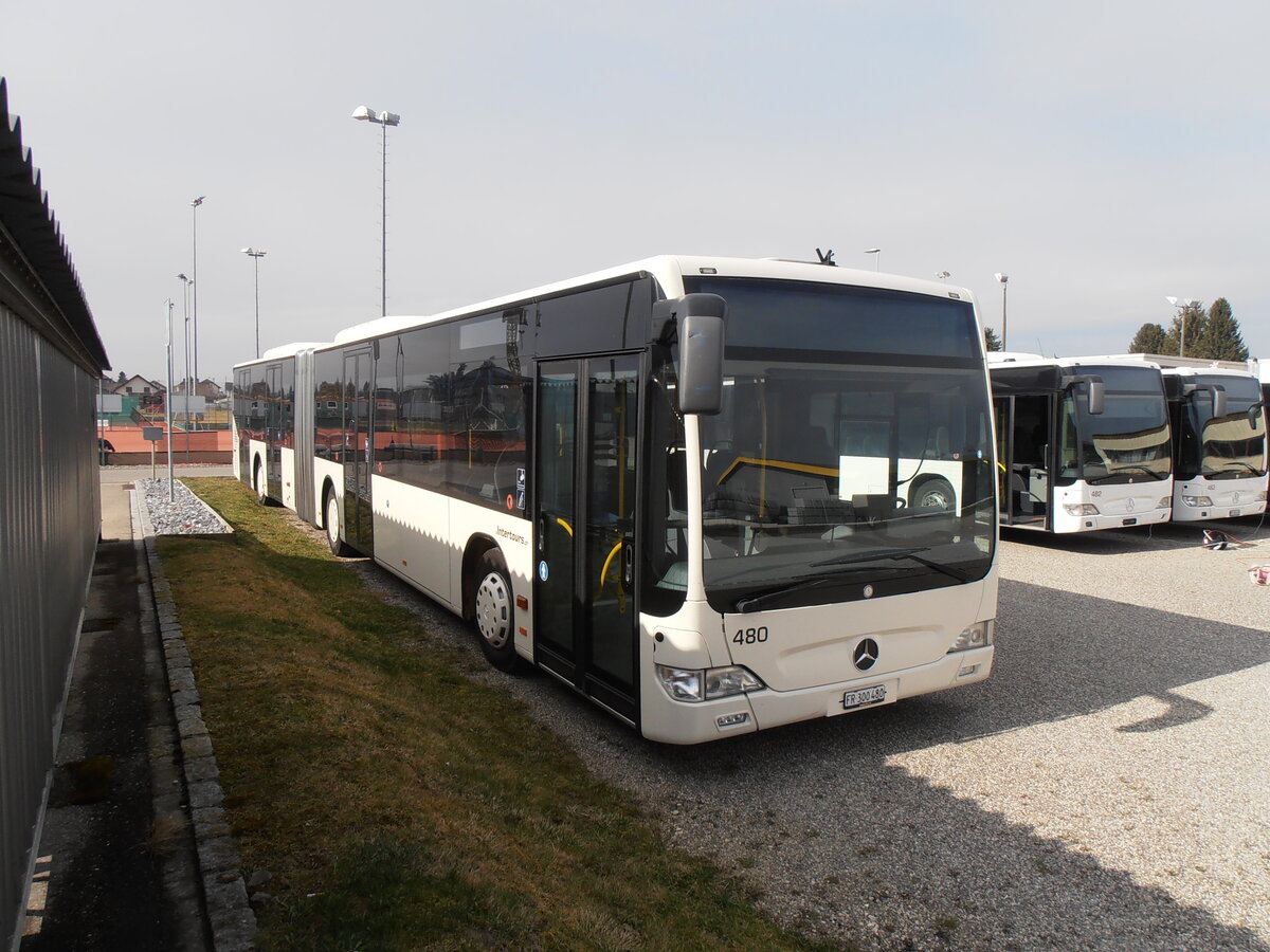 (233'889) - Intertours, Domdidier - Nr. 480/FR 300'480 - Mercedes (ex 210; ex STI Thun Nr. 134) am 13. M�rz 2022 in Dimdidier, Garage