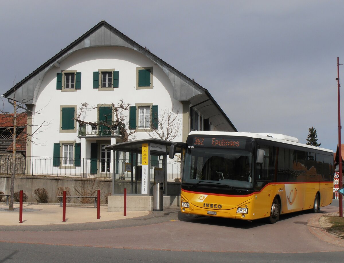 (233'924) - CarPostal Ouest - VD 510'315 - Iveco am 13. M�rz 2022 in M�zi�res, Village
