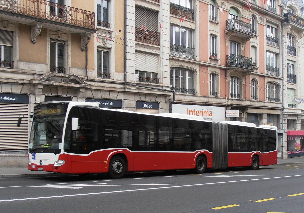 (233'965) - Intertours, Domdidier - FR 300'454 - Mercedes (ex A-Wien) am 13. M�rz 2022 beim Bahnhof Lausanne