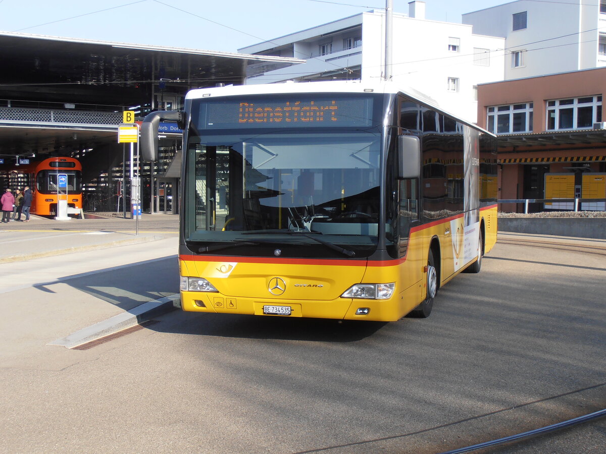 (233'976) - PostAuto Bern - Nr. 535/BE 734'535 - Mercedes am 20. M�rz 2022 beim Bahnhof Worb Dorf