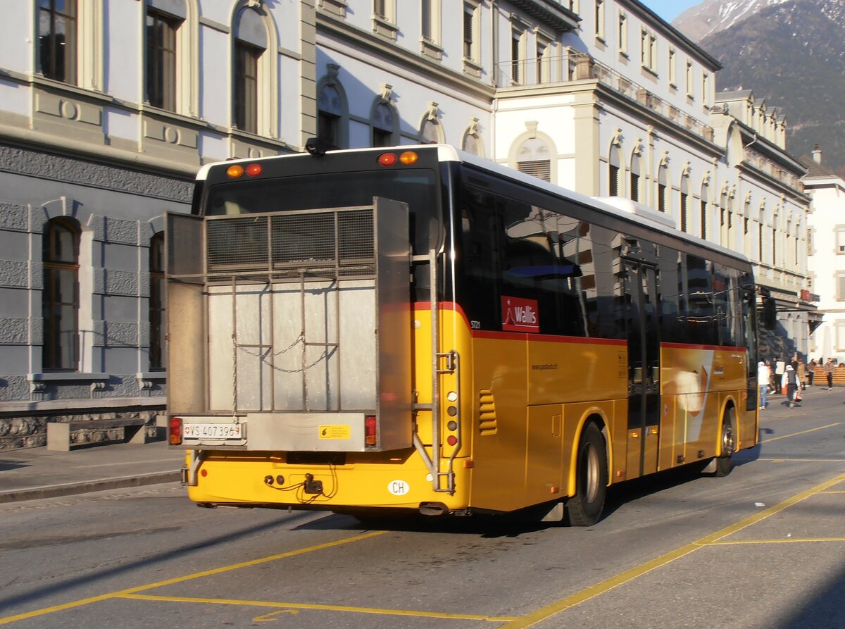 (234'056) - PostAuto Wallis - VS 407'396 - Irisbus am 20. M�rz 2022 beim Bahnhof Brig