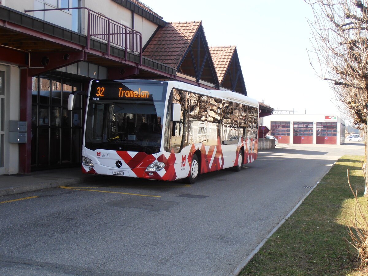 (234'065) - CarPostal Ouest - JU 42'649 - Mercedes (ex CJ Tramelan Nr. 130) am 26. M�rz 2022 beim Bahnhof Saignel�gier
