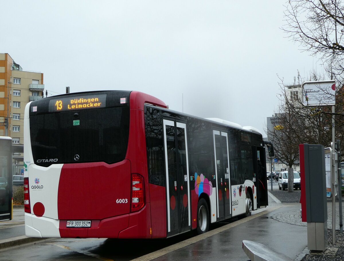 (234'222) - TPF Fribourg - Nr. 6003/FR 300'352 - Mercedes am 8. April 2022 beim Bahnhof D�dingen