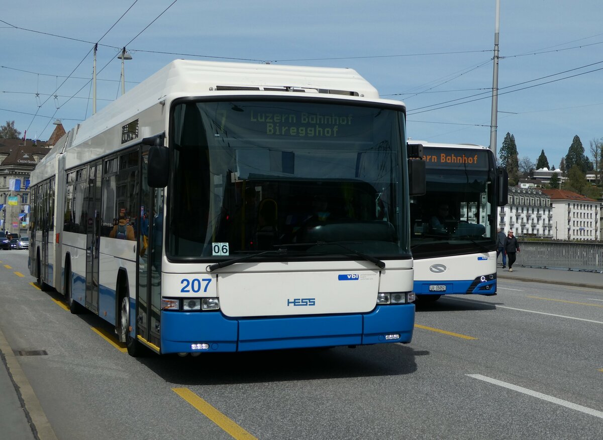 (234'431) - VBL Luzern - Nr. 207 - Hess/Hess Gelenktrolleybus am 11. April 2022 in Luzern, Bahnhofbr�cke
