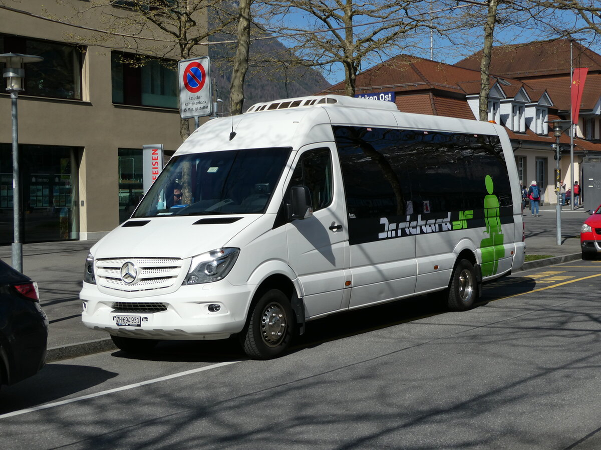 (234'671) - Dr. Richard, Z�rich - ZH 694'931 - Mercedes am 17. April 2022 beim Bahnhof Interlaken Ost