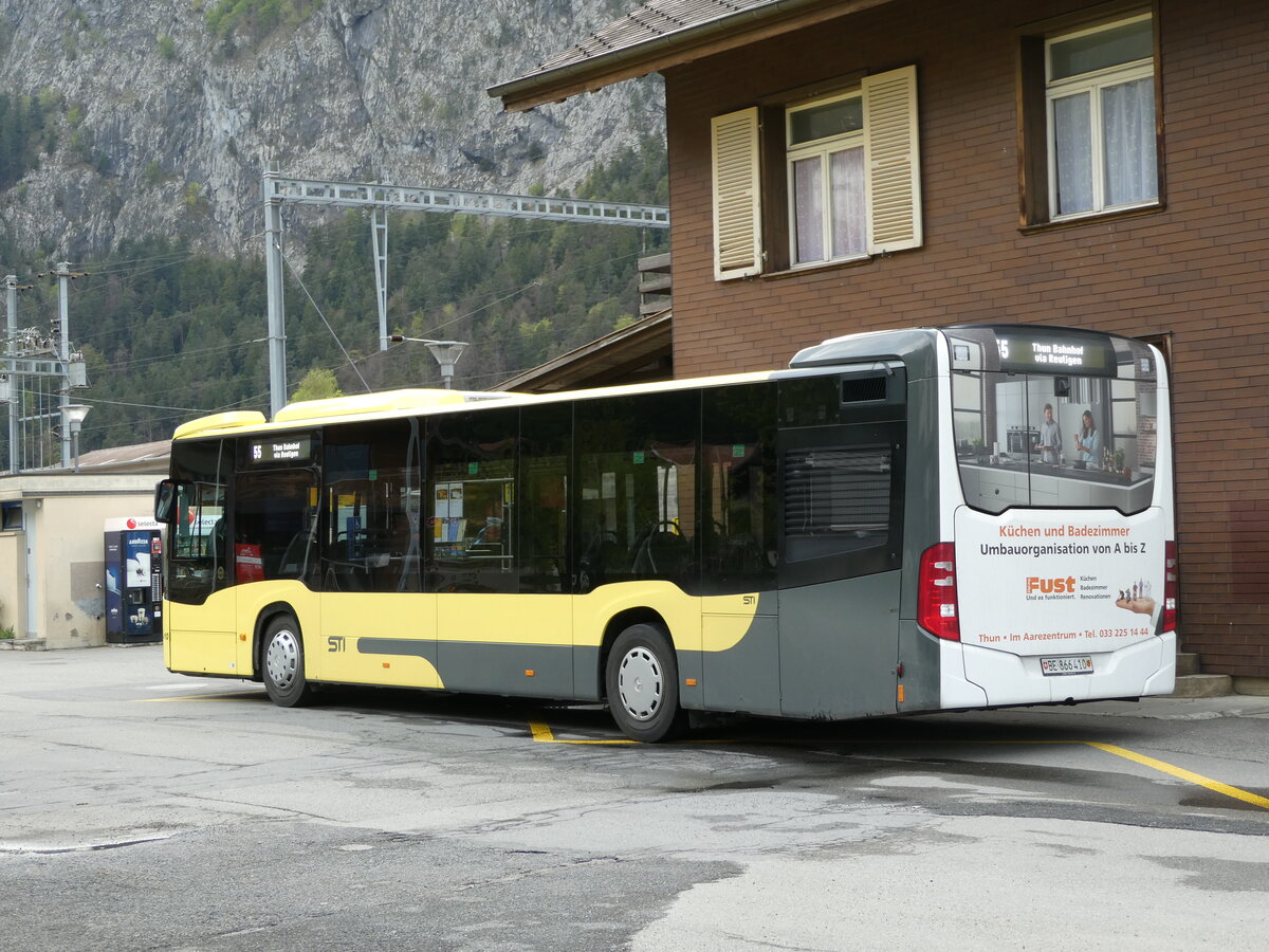 (234'866) - STI Thun - Nr. 410/BE 866'410 - Mercedes am 26. April 2022 beim Bahnhof Wimmis