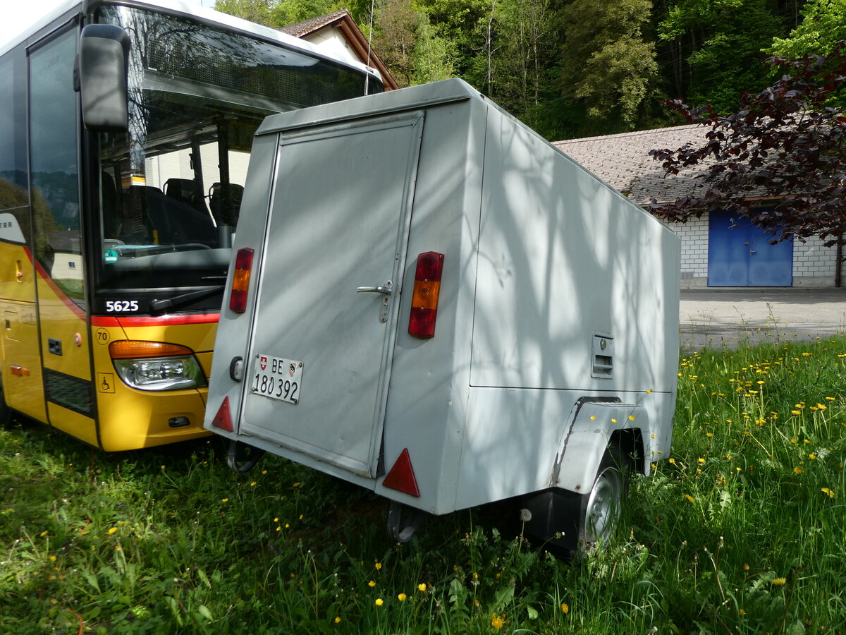 (235'444) - PostAuto Bern - BE 180'392 - Gowa Gep�ckanh�nger (ex AVG Meiringen; ex P 30'076) am 8. Mai 2022 in Meiringen, Garage
