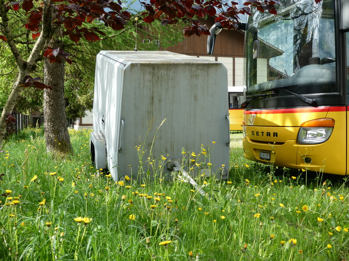 (235'445) - PostAuto Bern - BE 180'392 - Gowa Gep�ckanh�nger (ex AVG Meiringen; ex P 30'076) am 8. Mai 2022 in Meiringen, Garage